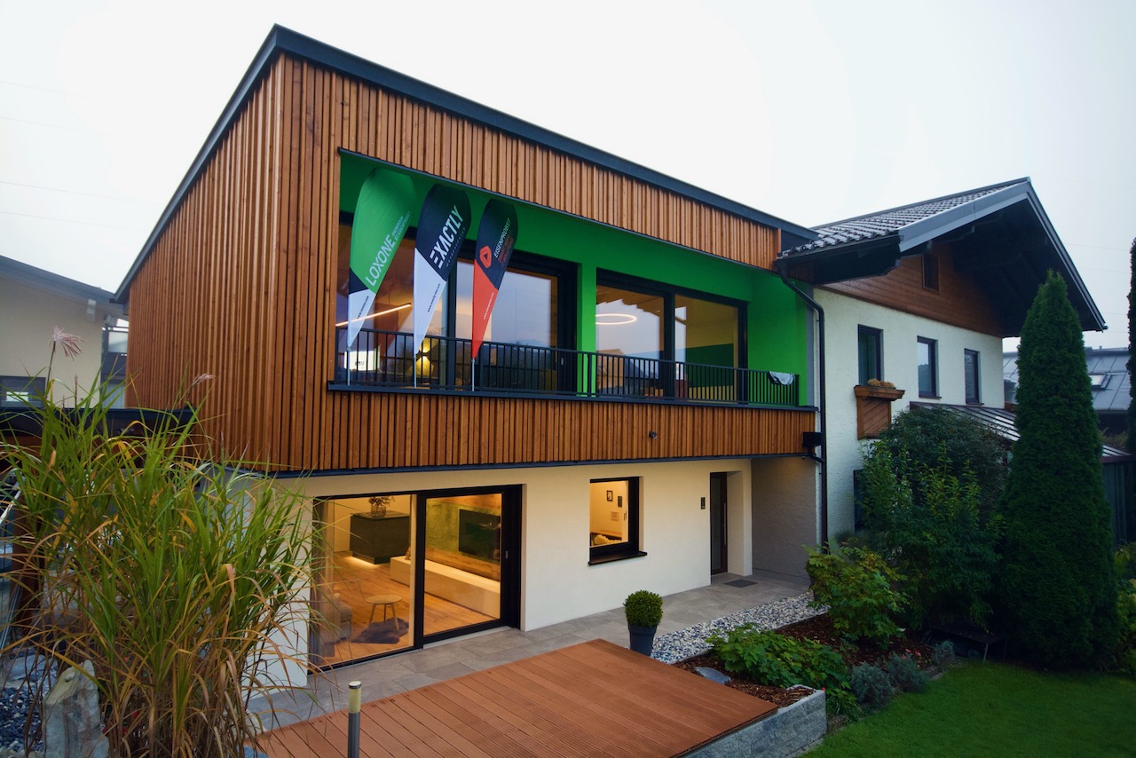 Außenansicht des Loxone-Showrooms von EISENPROBST in St. Johann